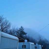 감성 터지는 카라반에서 맞이하는 고요한 아침🏕