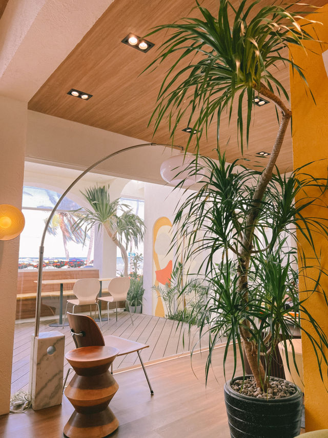 Peeps breakfast and bar 🧡☕️🌴🌊