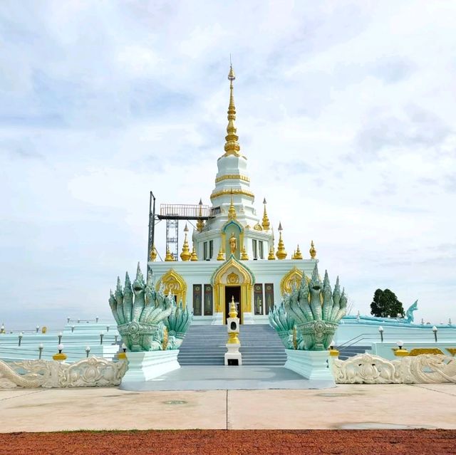 พระมหาเจดีย์วัดแสนสุข