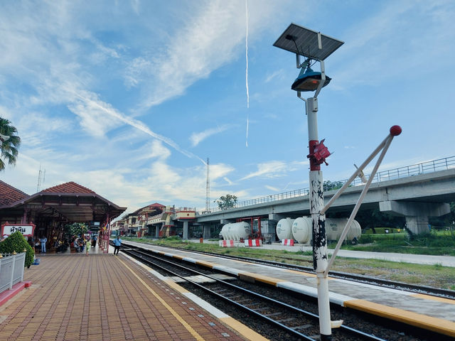 เดินเที่ยวแบบชิคๆที่สถานีรถไฟหัวหิน🚂🛤️