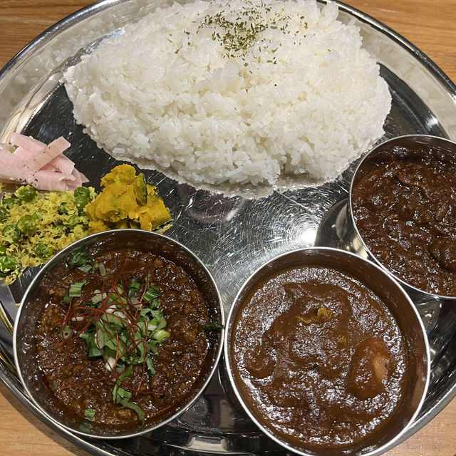 【神奈川🎡】百名店常連の週替わりカレーを堪能🍛