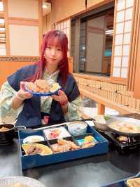 【在大雪山包圍下泡溫泉、任食蟹腳】