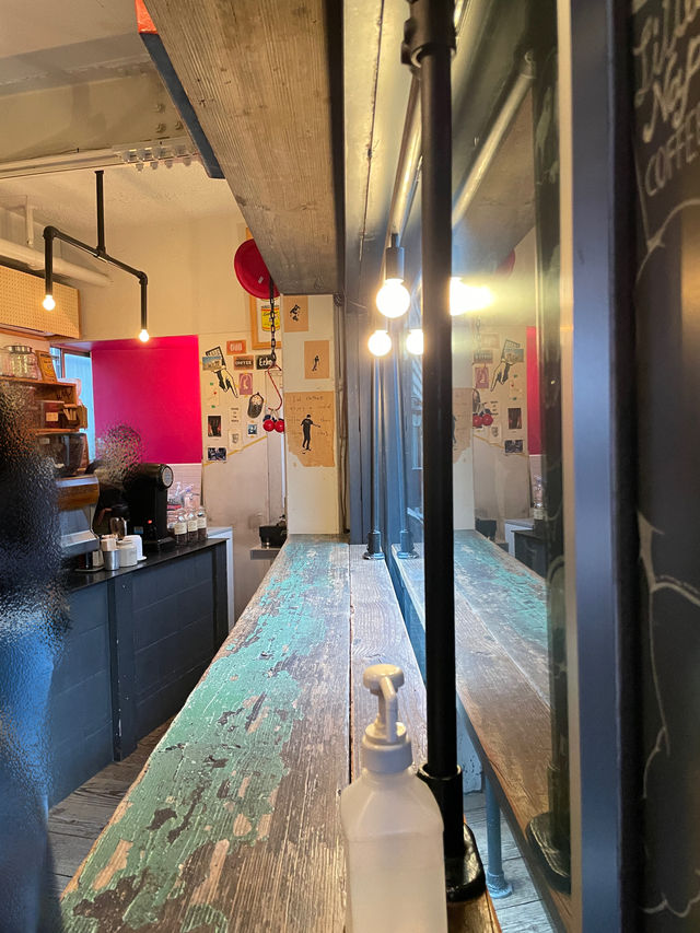 수지도 다녀간 도쿄 기찻길 감성 카페☕️