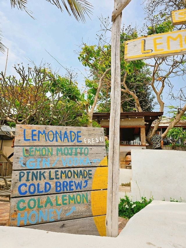 Cafe ริมหาด เลม่อนชื่นใจกับ La Ou Lemon 🍋
