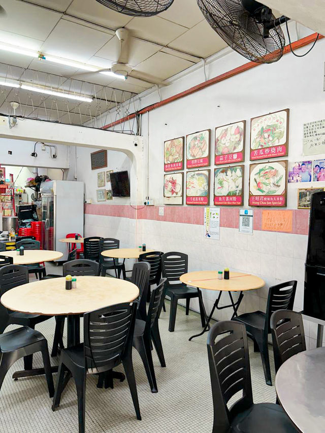 Popular Tze-Char Restaurant in the heart of Penang 🇲🇾