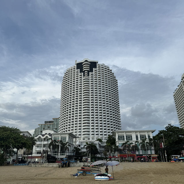เที่ยวพัทยา หาดจอมเทียน พักผ่อนที่ Dee Varee