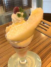 【北九州カフェ】大きな桃まるごと1個使ったパフェが食べられる🍑