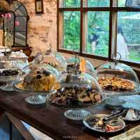 คาเฟ่โคราช สไตล์บ้านสวนอังกฤษ เปิดแค่เสาร์อาทิตย์🏡