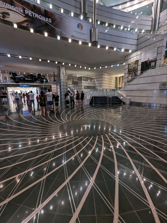 馬來西亞最知名的打卡地標：吉隆坡國油雙峰塔