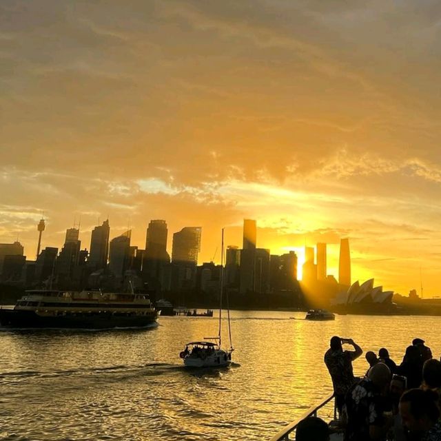 🇦🇺 Sydney, Australia: Iconic Landmarks and Coastal Charm 🌊🌇