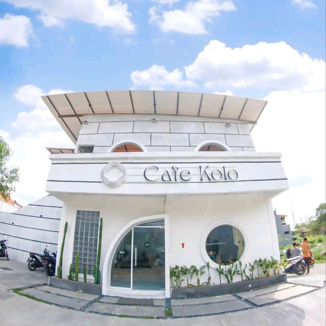 CAFE KOLO | COFFEE SHOP COMFORTABLE FOR HANG OUT