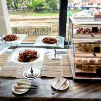 Dining at Avante Hotel