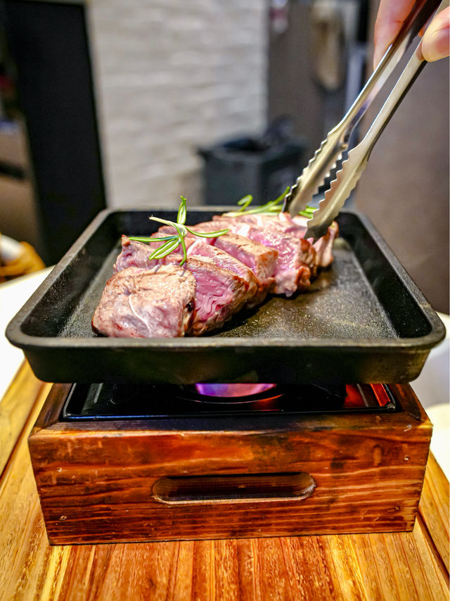 酸種薄餅石燒牛，追求創新合潮流