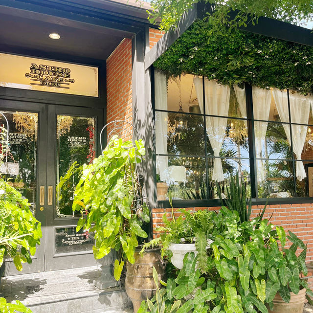 ASTRO HOUSE CAFE บางละมุง 🌟🌟