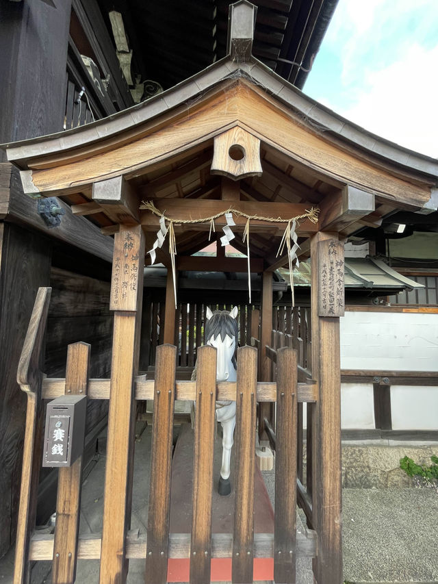 【京都:京都駅エリア】京都駅から徒歩圏内！清和源氏発祥の地「六孫王神社」