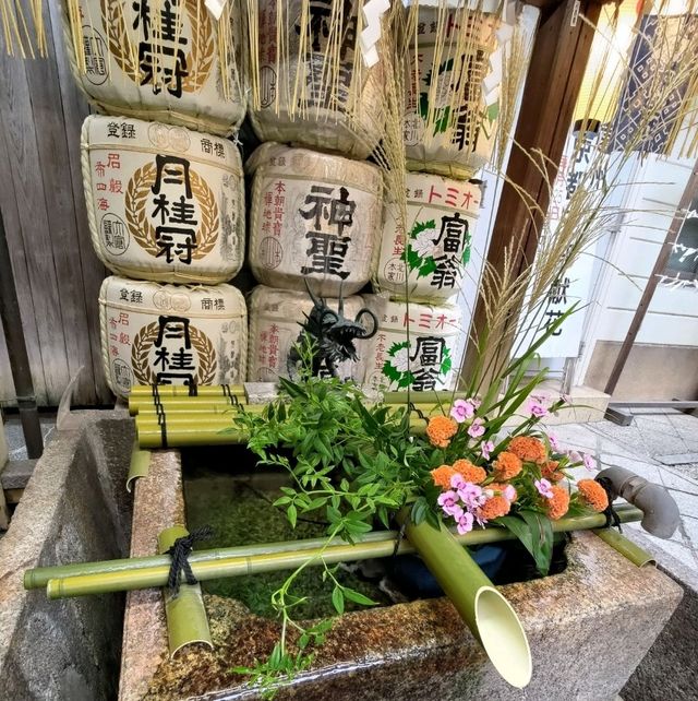 京都景點｜隱身商店街能增長學問智慧、金牛求財富—錦天滿宮