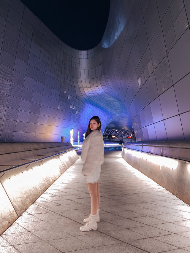 พิกัดถ่ายรูปกรุงโซลตอนกลางคืน แสงสีสวยมาก