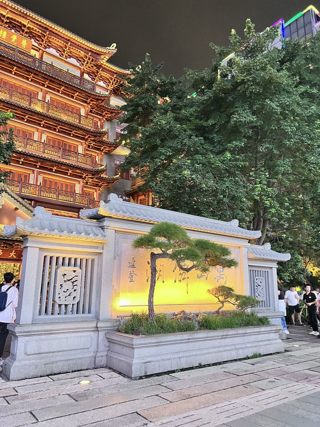 日夜景观の大佛寺 (广州) / Day and night view of the Big Buddha Temple (Guangzhou)