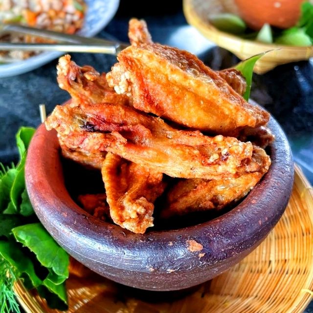 Eat like a local @ Rongros, an authentic Thai eatery by the riverbank of Chao Pharaya River