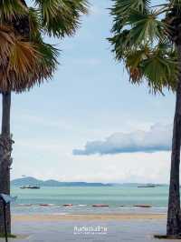 เดินเล่นริมชายหาดพัทยาในยามเช้า