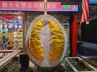 A durian encounter at Jalan Alor, Dunian Durian