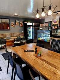 🇦🇺 Charming Cafe in Spring Hill, Queensland, Australia