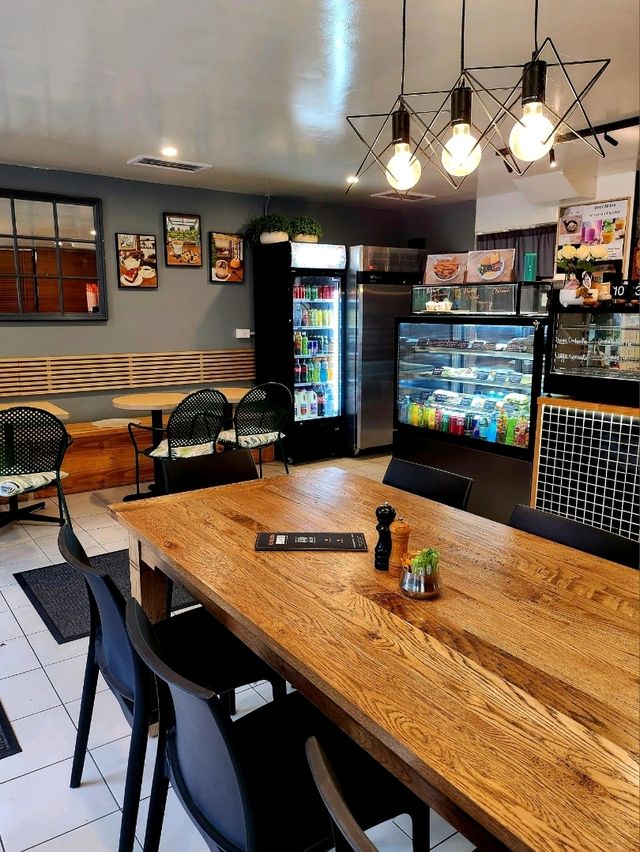 🇦🇺 Charming Cafe in Spring Hill, Queensland, Australia