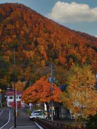北海道定山溪溫泉：🍁紅葉映襯的秋日絕景