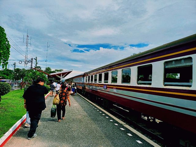 芭提雅回曼谷只需要花31泰銖就能來次鐵路🛤️火車旅行