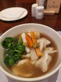 澳門皇冠假日酒店：五星級飯店，性價比高