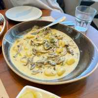 시원한 고층 뷰가 보이는 폴바셋에서 맛있는 피자먹기