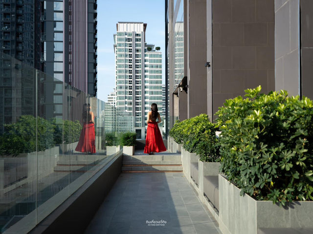 โรงแรมหรู 5 ดาวย่านทองหล่อ กับวิวสระสุดปัง