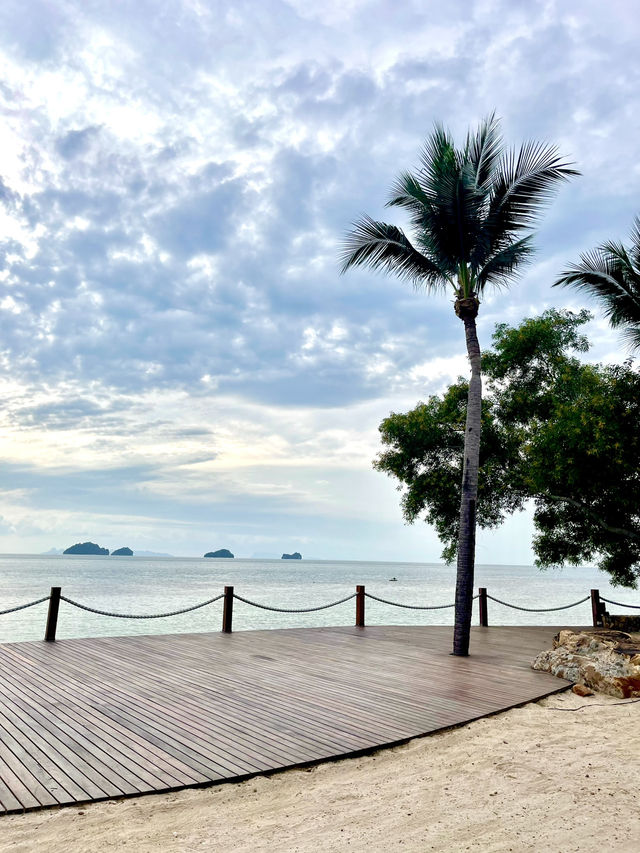 พักผ่อนพร้อมชมวิวทะเลที่ Conrad Koh Samui