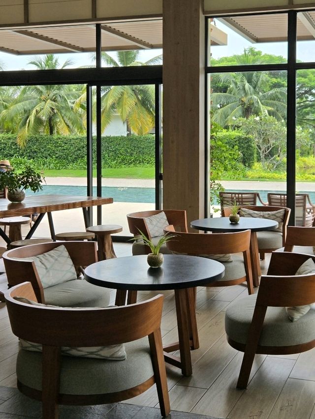 Melia Ho Tram Beach Resort内のカフェ