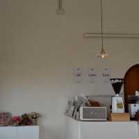 Dong House Cafe 