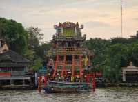  A Journey Through Bangkok’s Beating Heart: The Chao Phraya Ferry Experience