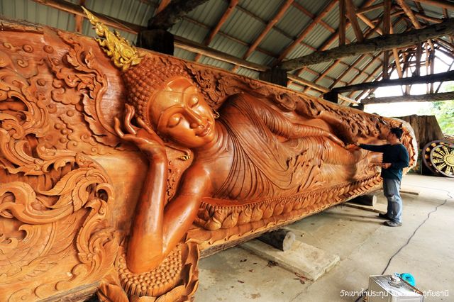 อุโบสถรากไม้ แห่งบ้านไร่ อุทัยธานี