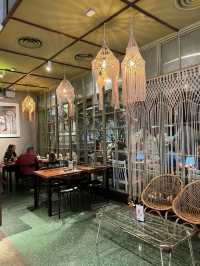 Lisette’s Café & Bakery: A Cozy Retreat at 163 Retail Park