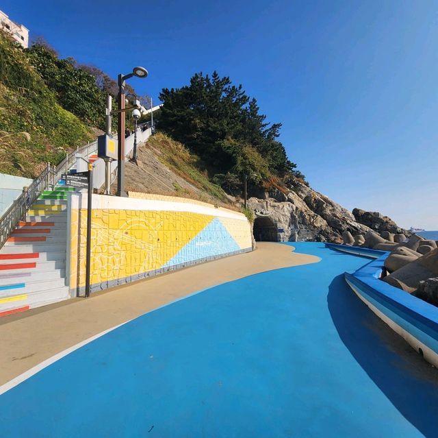 요즘 핫하게 뜨고있는 부산의 흰여울마을을 가보자