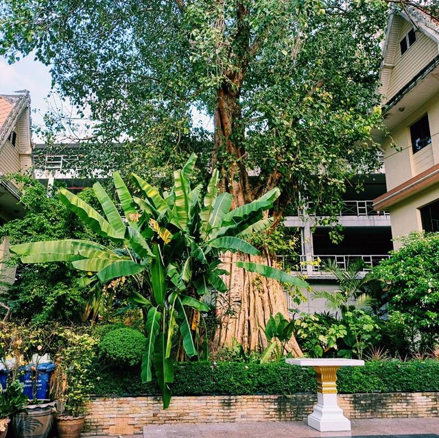泰國曼谷著名皇家古跡寺廟景點:Wat Krua Wan Worawiharn，建築華麗雄偉，適合打卡拍照📸