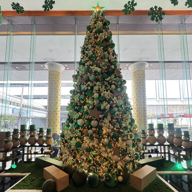 โรงแรม Marriott สุขุมวิท  Merry 🎄สีเขียว