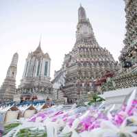 เริ่มต้นปีที่วัดอรุณ: เสริมสิริมงคลและความสุขใจ