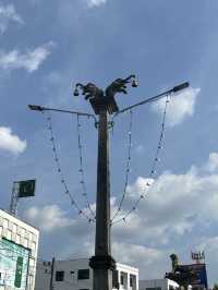 My favorite traffic light ever! Saber-Toothed Tiger Traffic Light: Krabi’s Wildest Landmark 🐯🚦