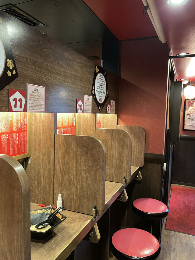 🇯🇵🍜이치란 전국 매장 중 유일한 오각형 그릇에 즐기는 돈코츠라멘 