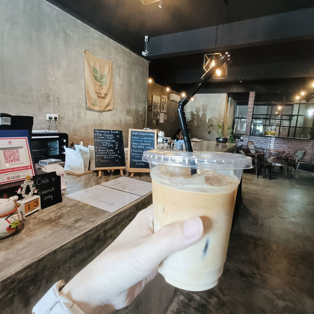 Coffee, Conversations, and Cozy Corners: A Day at Huang Huang