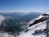 玉龍十三峰，險奇美秀，雲南納西族人的神山