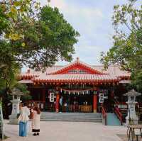 【沖繩】神社建造在海浪拍打的岸邊的巨大珊瑚礁之上