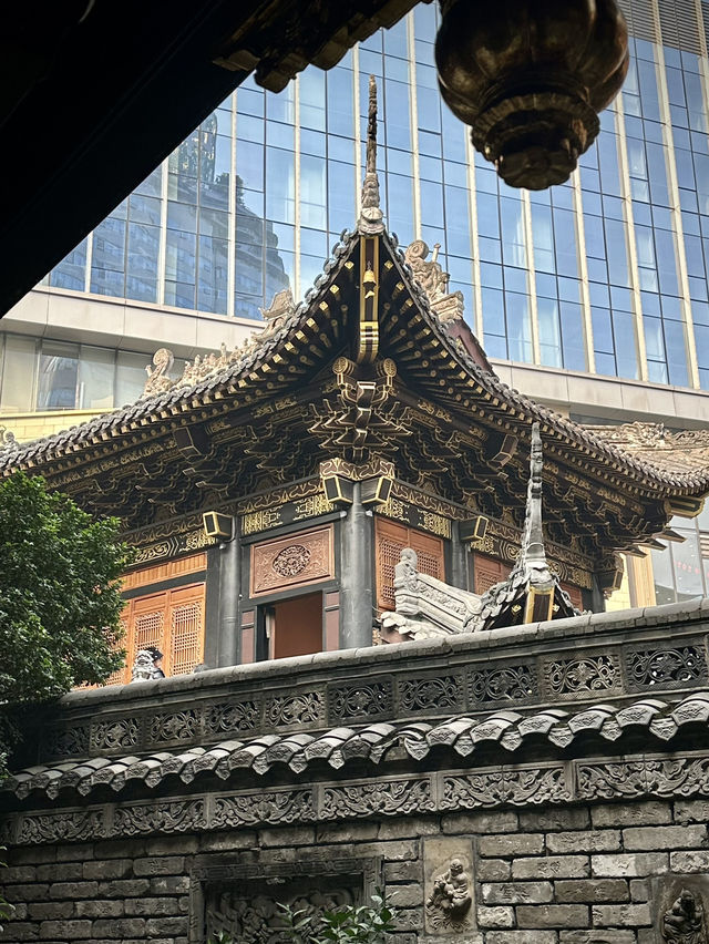 วัดเก่าแก่ใจกลางเมือง🏛️ Landscape ติดแกรม! ต้องมา