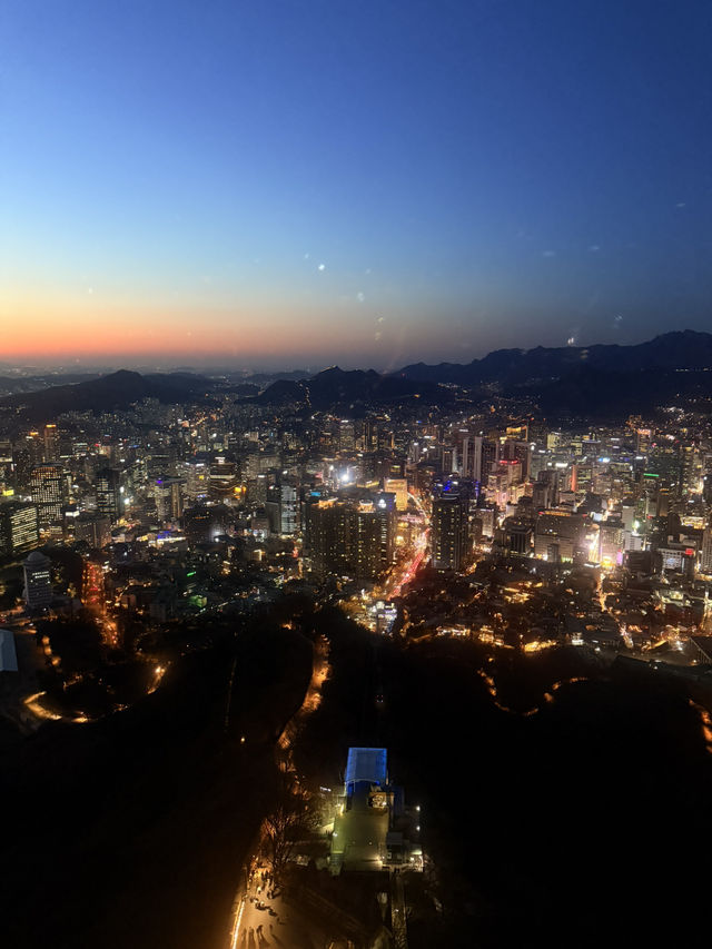 首爾｜N首爾塔廁所能看見最美私房夜景 愛情鎖牆見證愛的重量