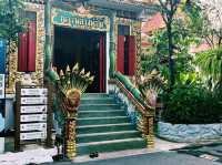 泰國曼谷當地著名求美貌與智慧的寺廟推薦：Wat Nak Prok วัดนาคปรก，適合去請願拍照打卡遊玩。